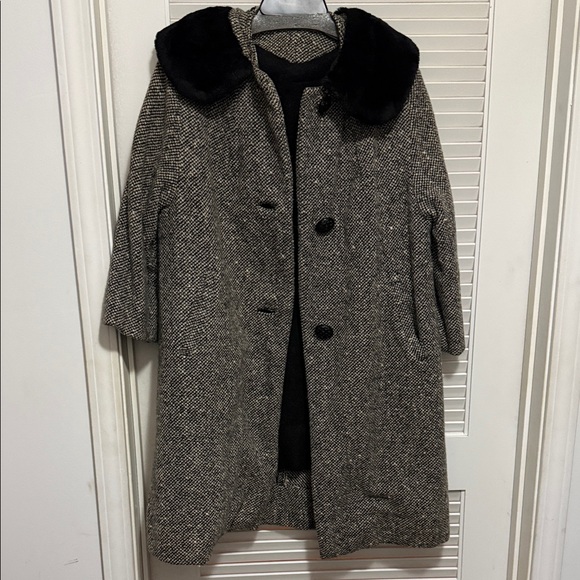 Jackets & Blazers - Vintage tweed coat with faux fur collar